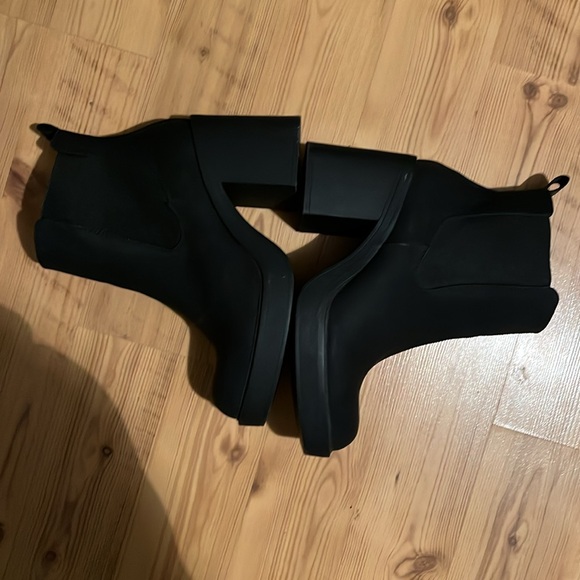 Black bootie with chunky heel - torrid - Picture 4 of 8